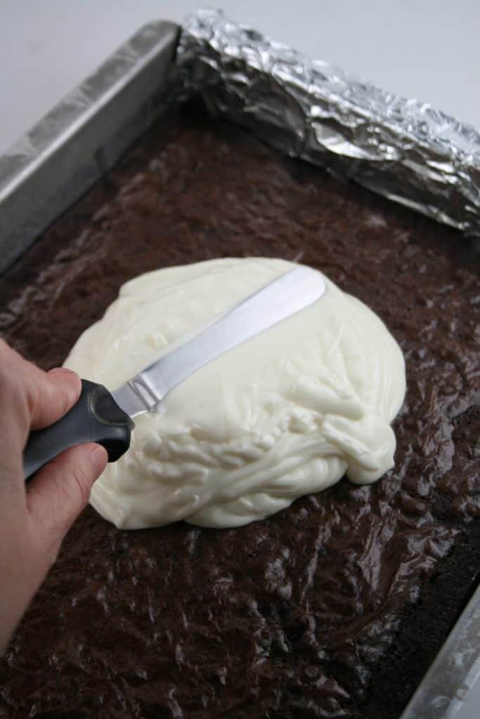 How to frost brownies
