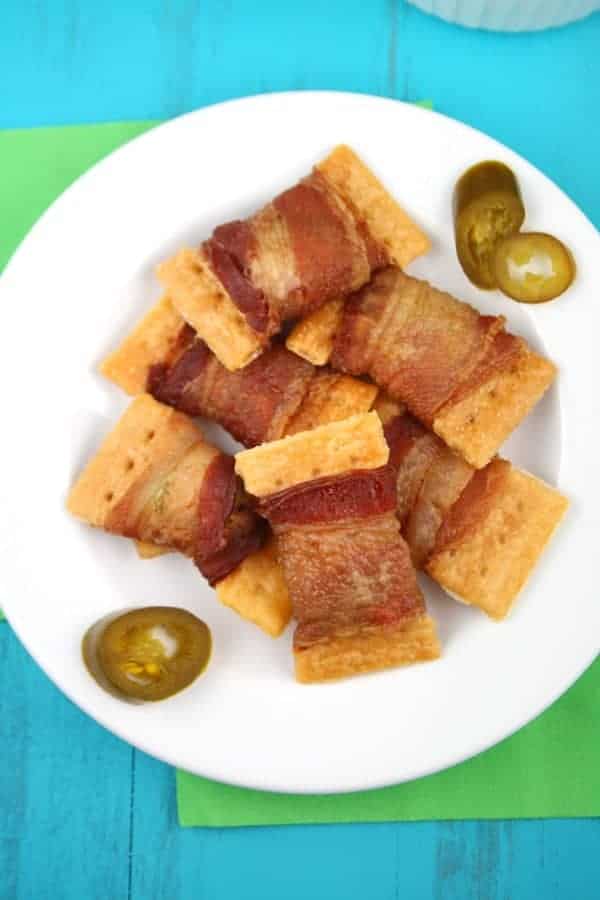 3-Ingredient-Bacon-Jalapeno-Crackers-Plated