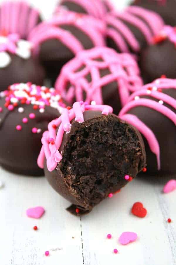 Berry-Oreo-Truffles-Bite