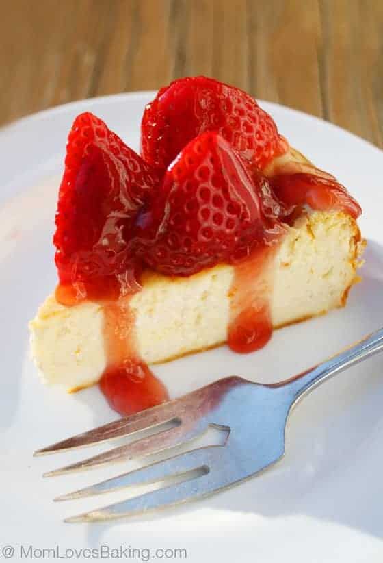Low-Carb-Strawberry-Cheesecake-Slice