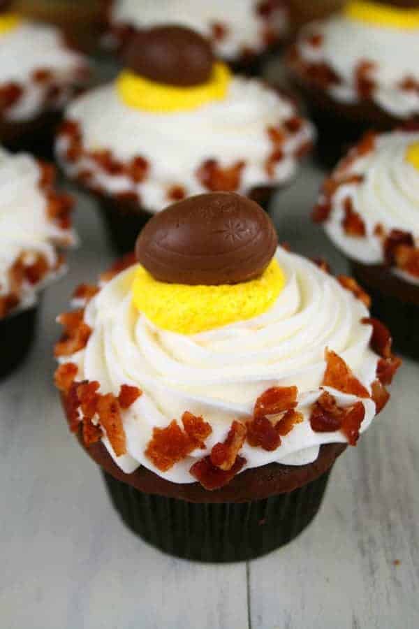 Chocolate-Creme-Eggs-&-Bacon-Cupcakes-2