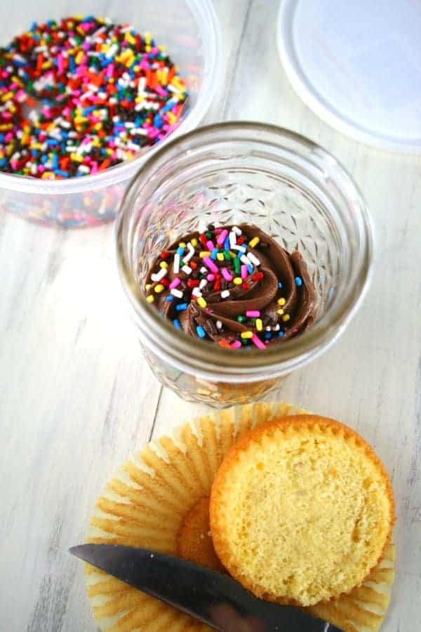 Chocolate-Frosted-Yellow-Cupcakes-in-a-Jar