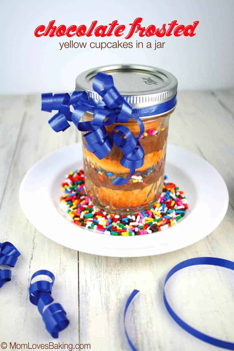 Chocolate-Frosted-Yellow-Cupcakes-in-a-jar-5a