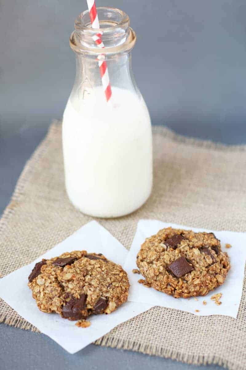 Oatmeal-Chocolate-Chunk-Breakfast-Cookies-2