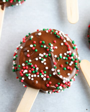 Holiday OREO Cookie Pops - Mom Loves Baking