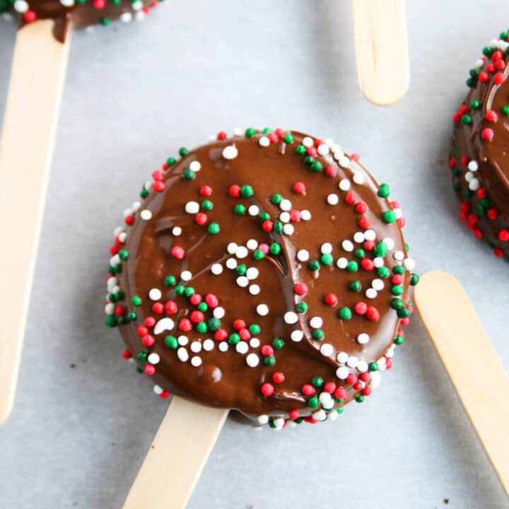 Holiday OREO Cookie Pops - Mom Loves Baking