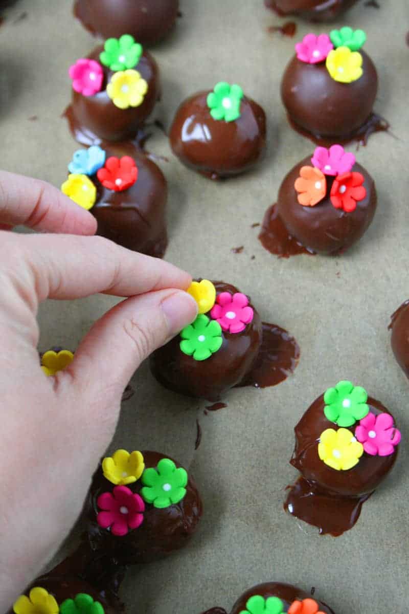 OREO Cookie Balls with Flowers