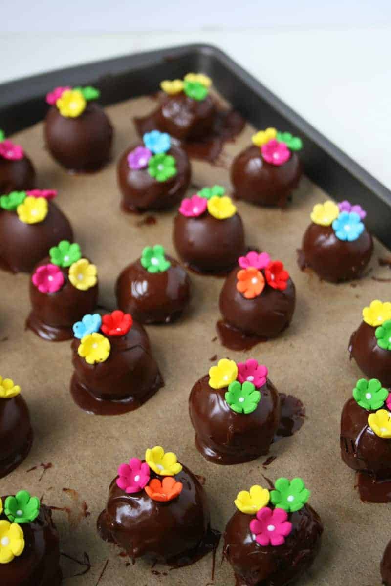 OREO Cookie Balls with Flowers