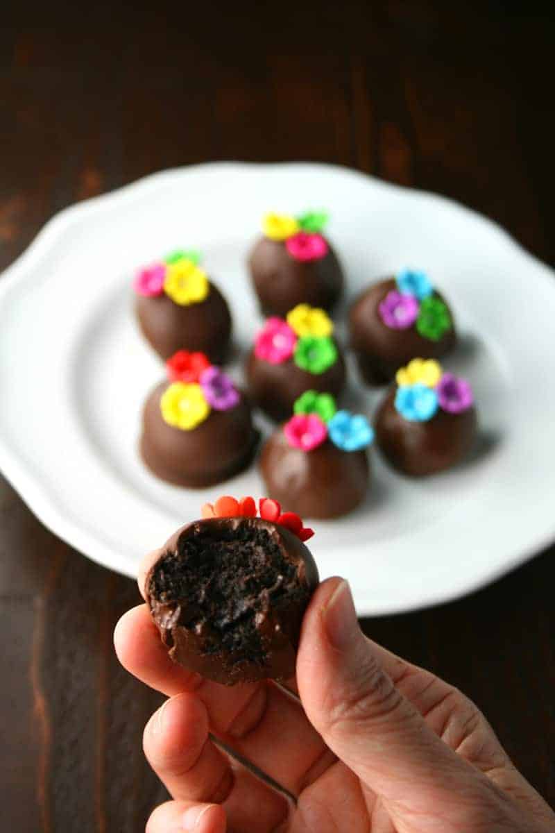 OREO Cookie Balls with Flowers