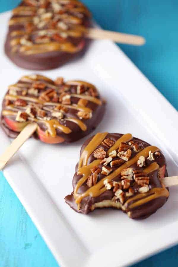 Chocolate Turtle Apple Slices - Mom Loves Baking