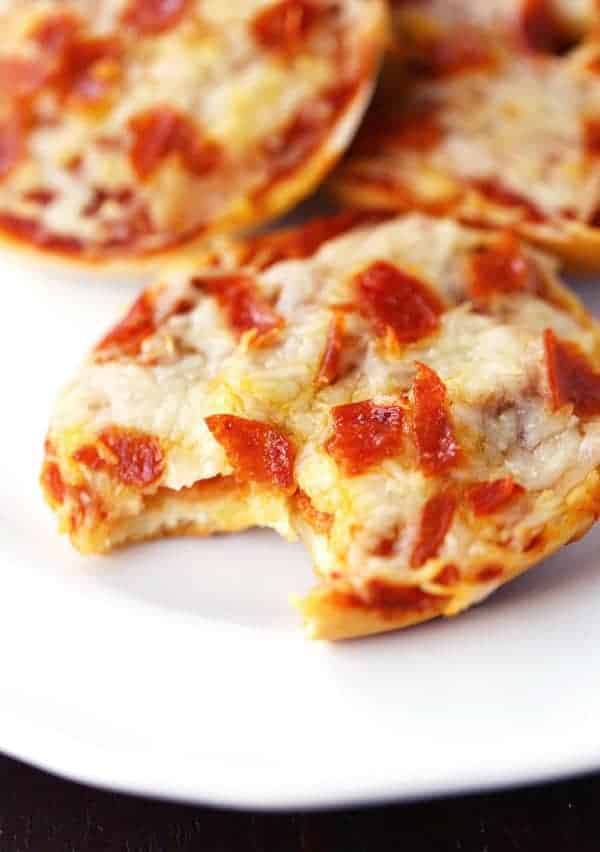 Easy bagel pizza