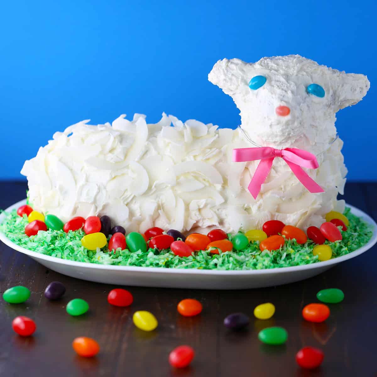 How to Make Vintage 3D Mold Lamb Cake for Easter - Mom Loves Baking