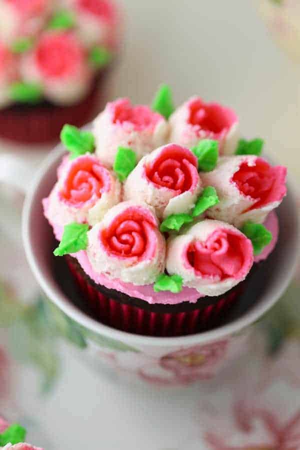 Buttercream roses with Russian pastry tips