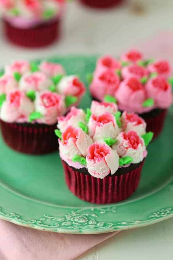 Buttercream roses with Russian pastry tips