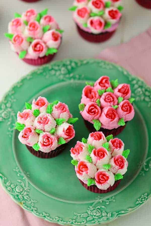 Buttercream roses with Russian pastry tips