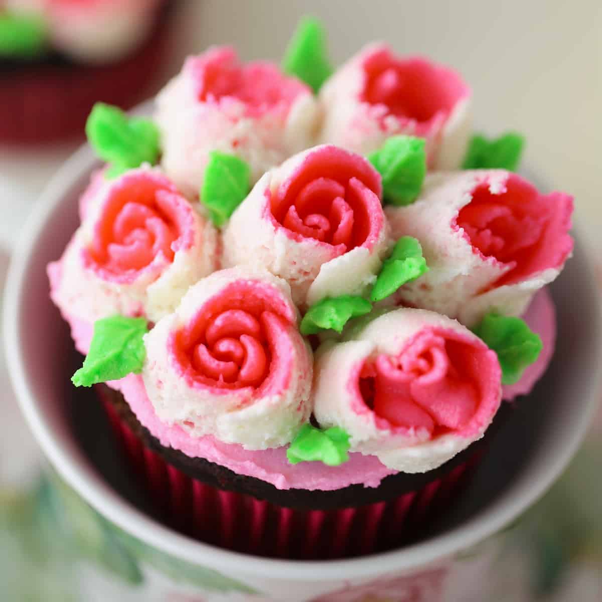 https://www.momlovesbaking.com/wp-content/uploads/2017/05/Rose-Cupcakes-with-Russian-Pastry-Tips-SQ.jpg