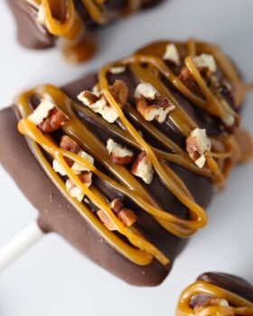 Chocolate Turtle Cheesecake Pops