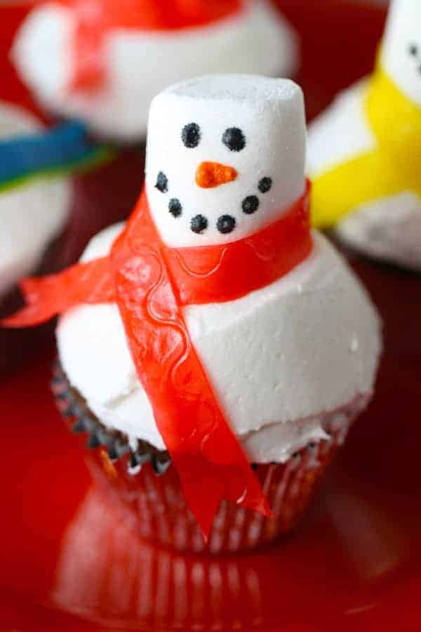 Easy Marshmallow Snowman Cupcakes