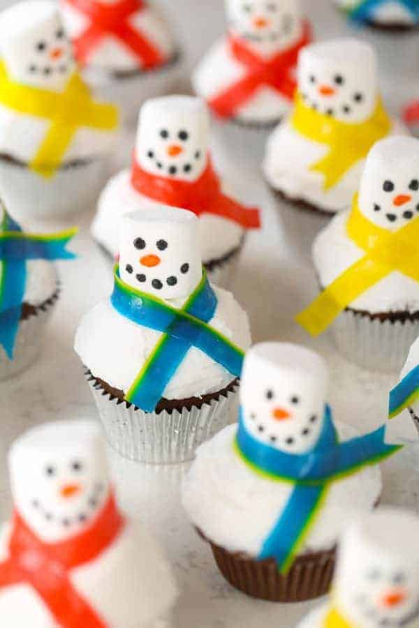 Easy Marshmallow Snowman Cupcakes