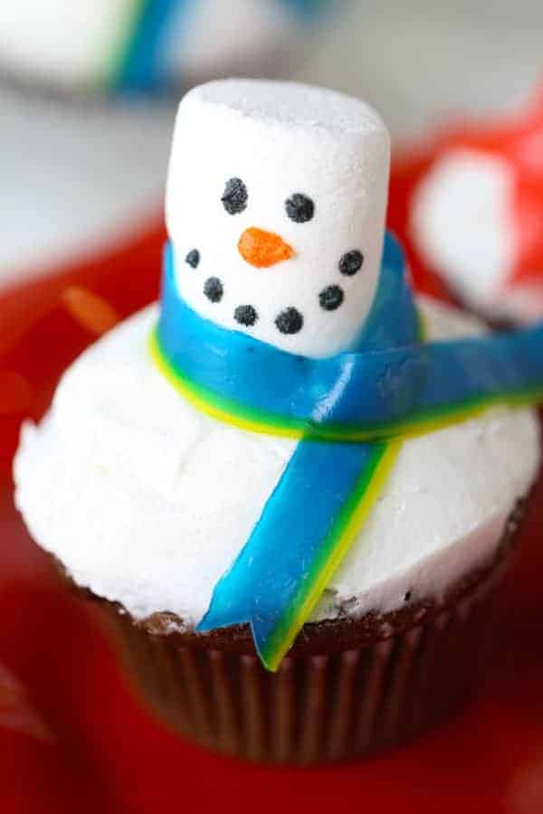 Easy Marshmallow Snowman Cupcakes