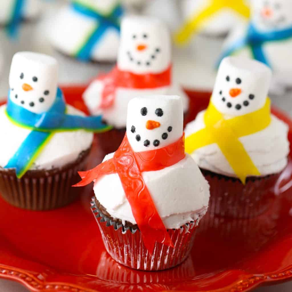 Easy Marshmallow Snowman Cupcakes Mom Loves Baking