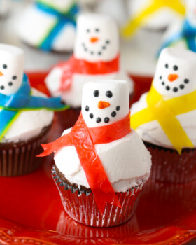 Easy Marshmallow Snowman Cupcakes