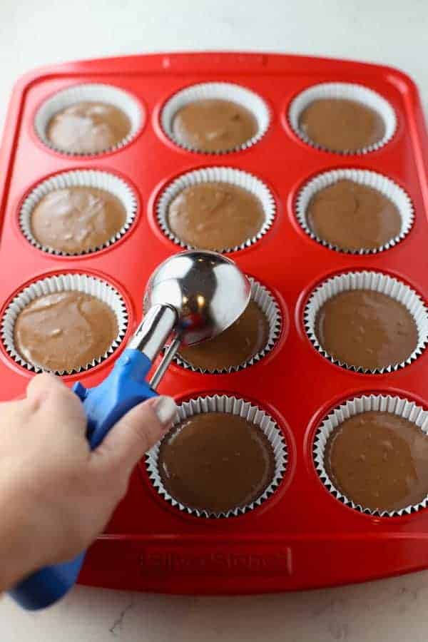 Easy Marshmallow Snowman Cupcakes