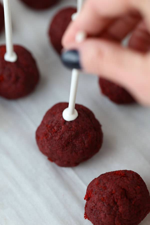 Marbled Red Velvet Cake Pops - Mom Loves Baking