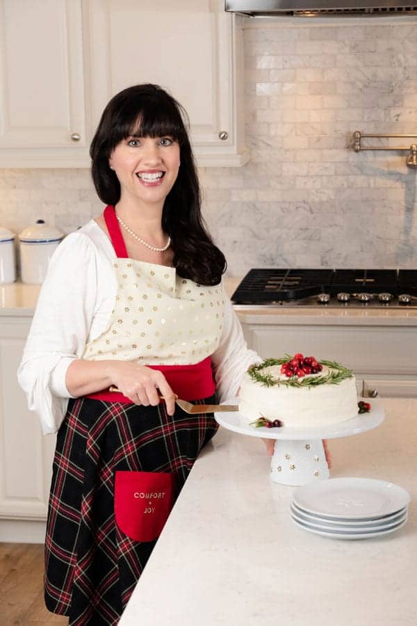 Simple Christmas Cake on cakestand