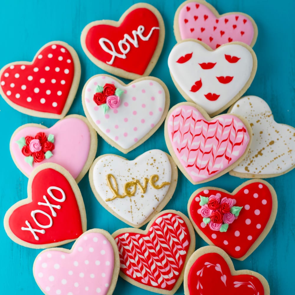 Valentine cookie decorating