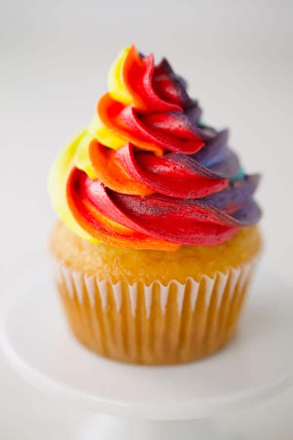 Easy rainbow cupcakes