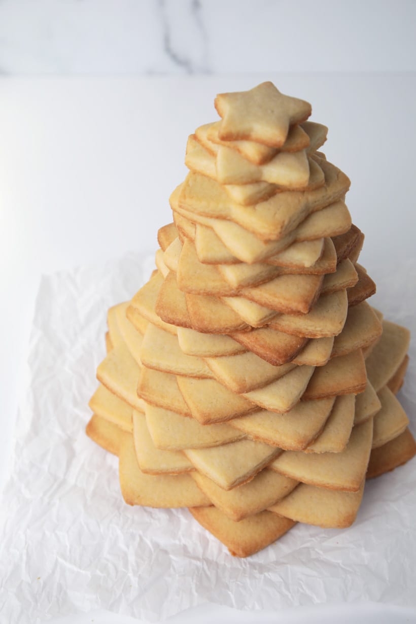 Stacking star shaped sugar cookies to make a Christmas cookie tree
