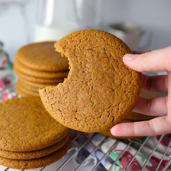 Old fashioned spice molasses cookies recipe