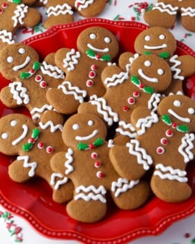 Soft and chewy gingerbread men cookies recipe