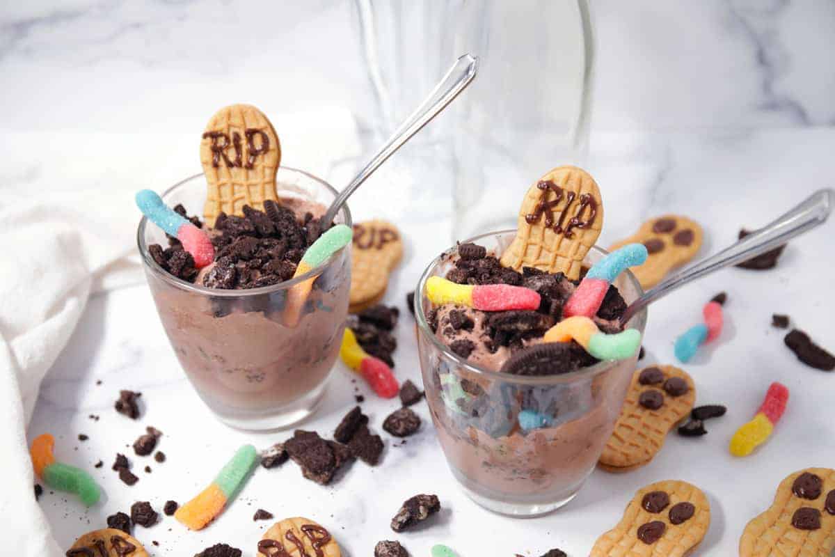 Halloween ice cream dirt cups