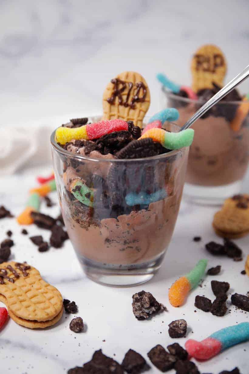 Halloween oreo ice cream dirt cups