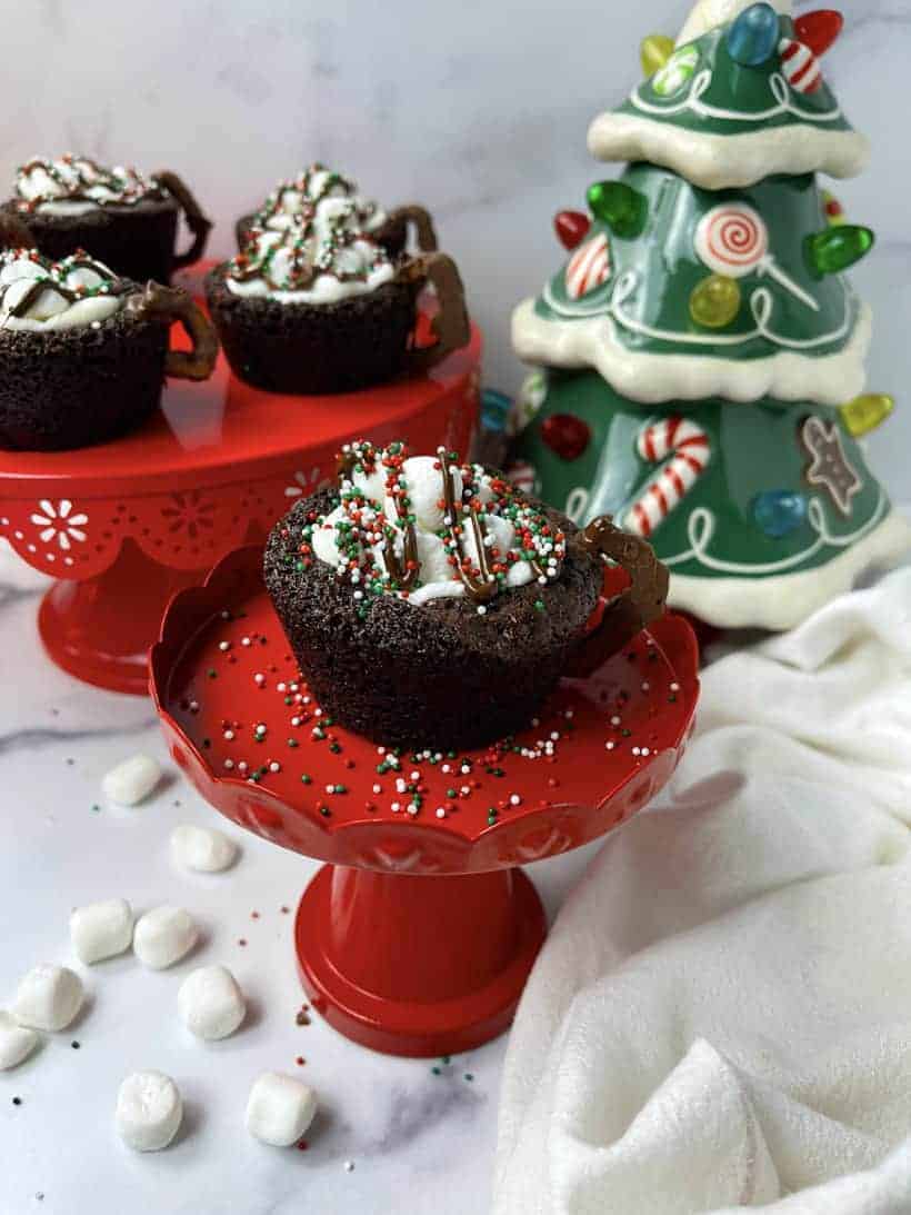 Easy hot chocolate cookie cups