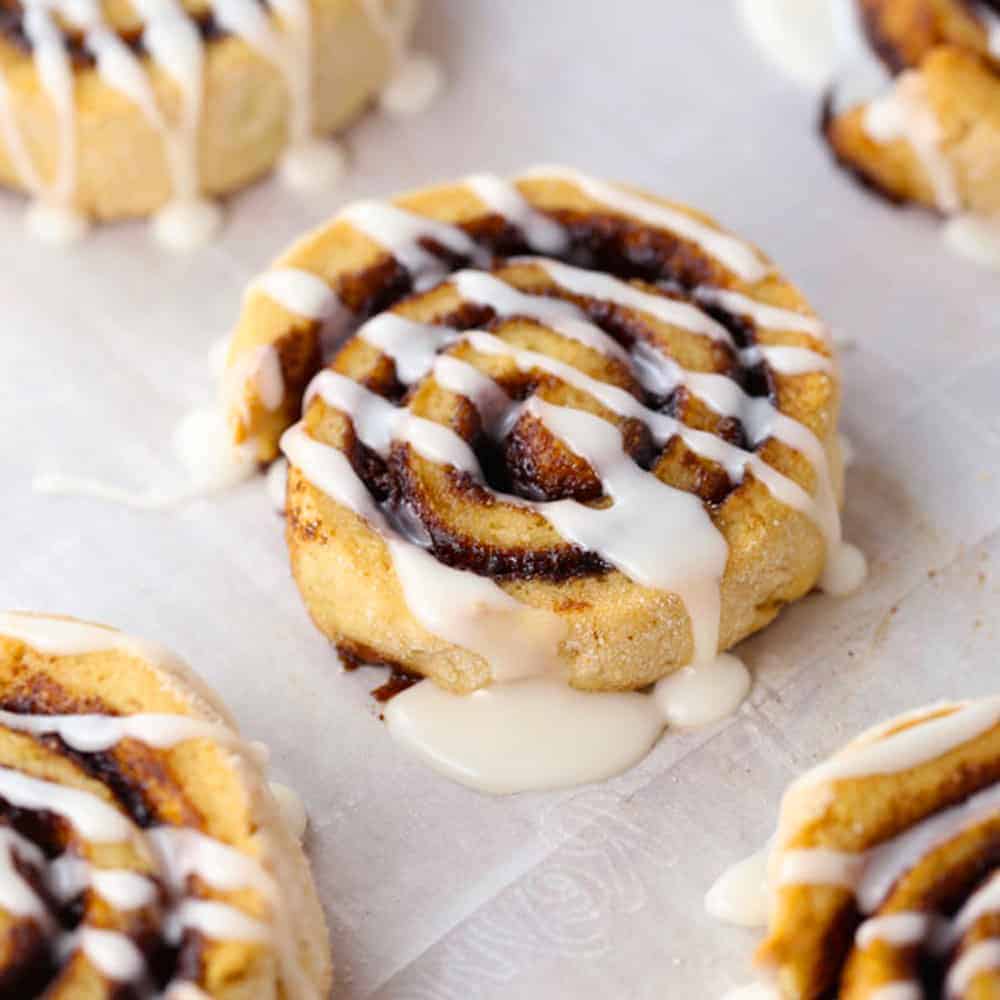 Heart Shaped Cinnamon Rolls - Mom Loves Baking