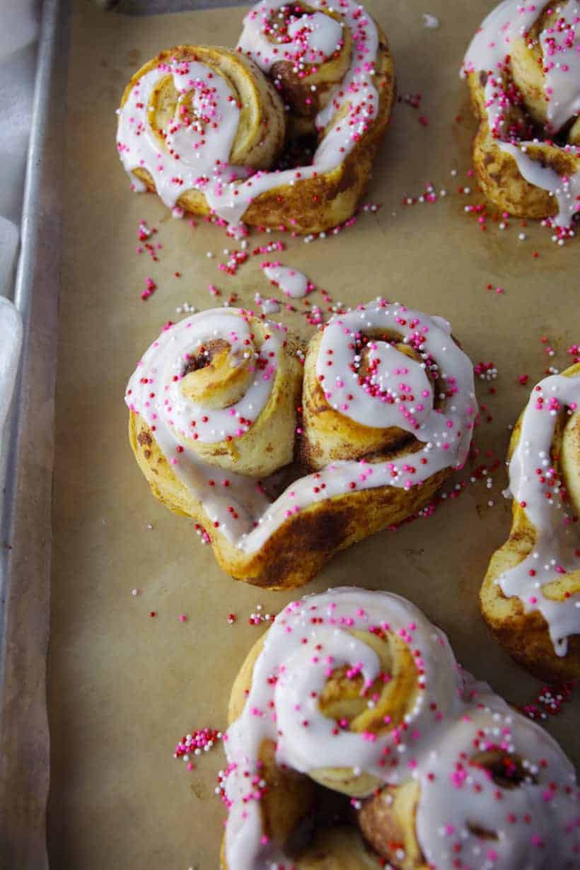 heart cinnamon rolls