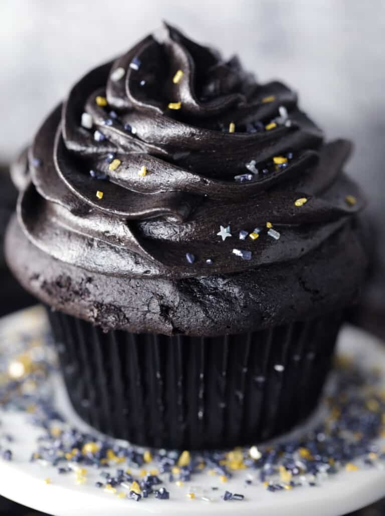 Black Buttercream Frosting - Mom Loves Baking
