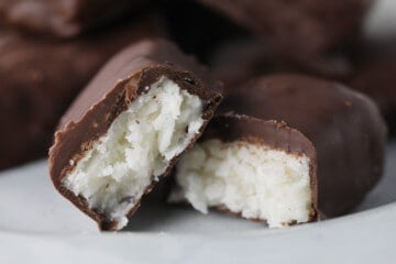 Homemade Mounds Candy Bars - Mom Loves Baking