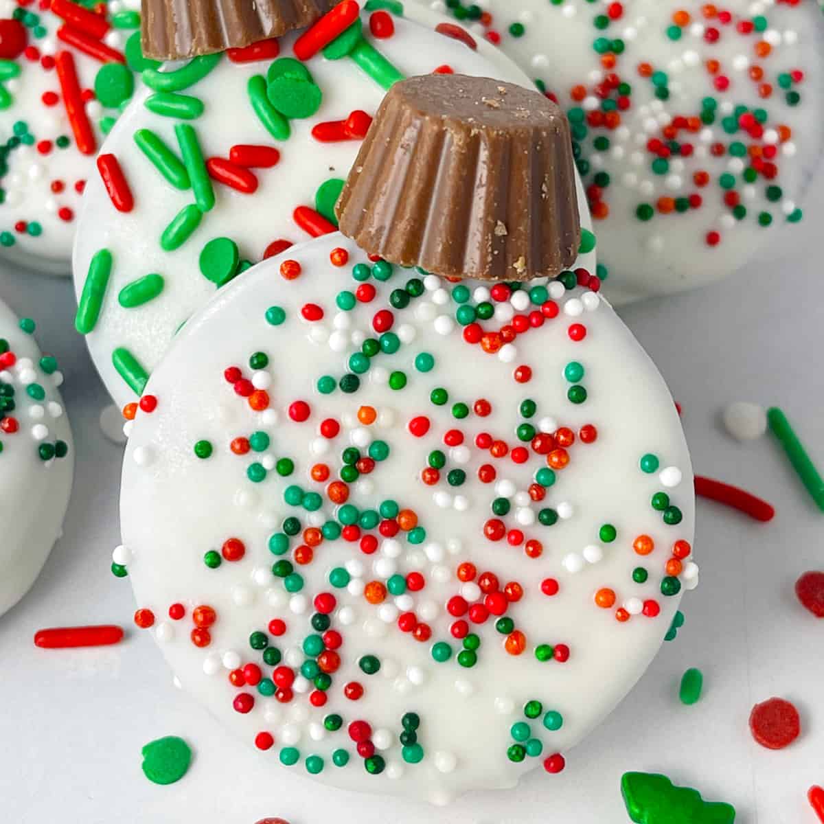 https://www.momlovesbaking.com/wp-content/uploads/2022/11/White-chocolate-holiday-ornament.jpg