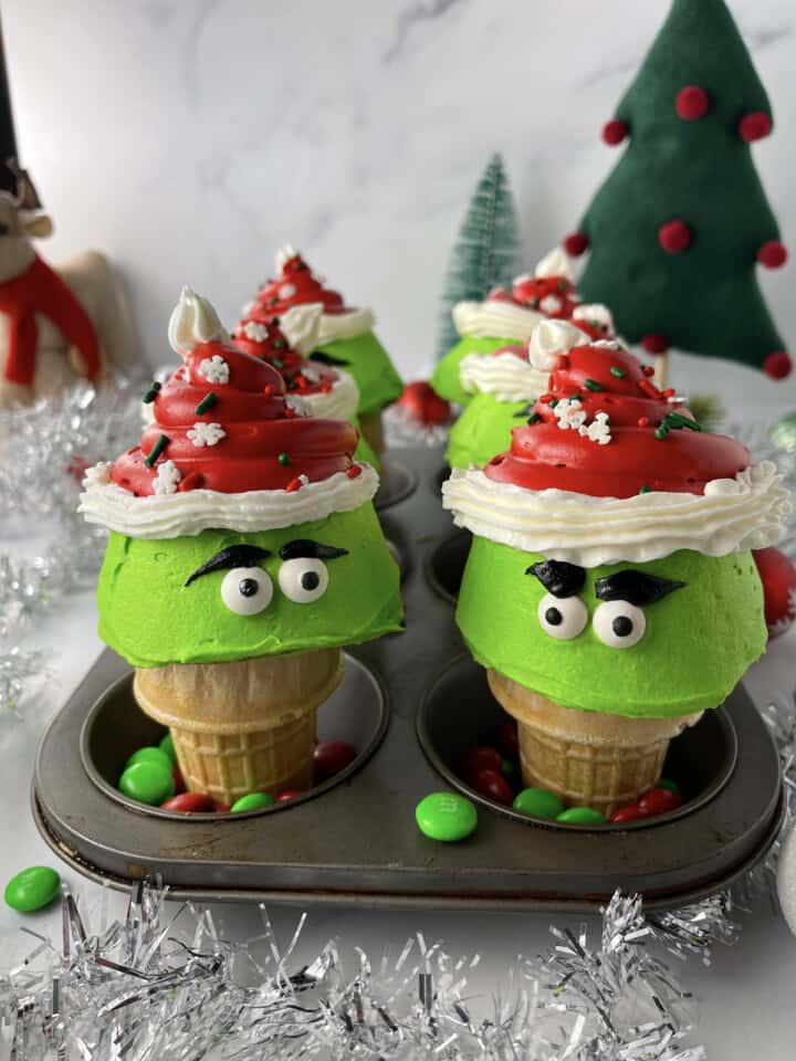 Grinch Cupcakes - Mom Loves Baking