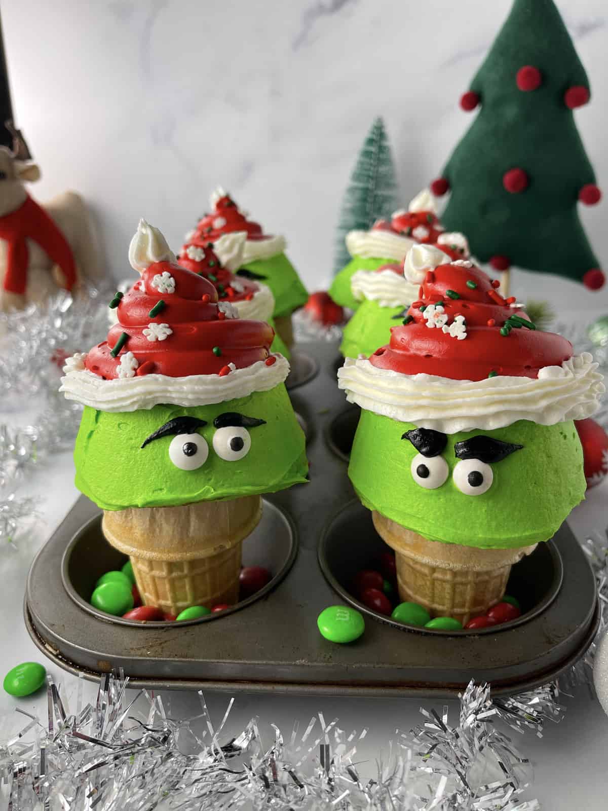 Grinch cupcakes.