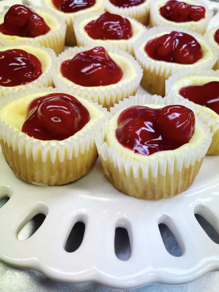 Super Easy Mini Cheesecakes with Vanilla Wafer Crust Mom Loves Baking