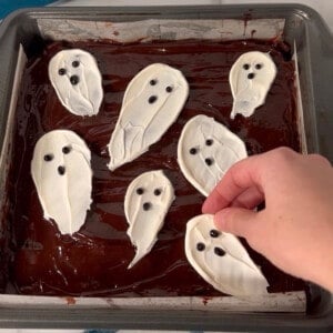 Halloween ghost brownies recipe.