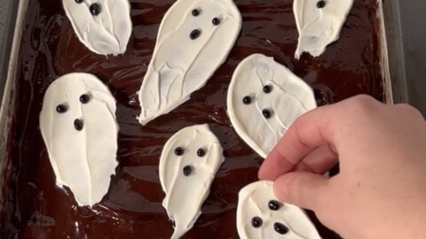 しーん sp. Brownie Ghost2011-2012 Easy Halloween Ghost Brownies Recipe - Mom Loves Baking