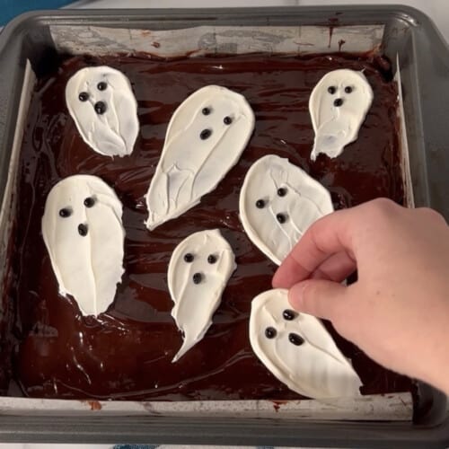 Easy Halloween Ghost Brownies Recipe - Mom Loves Baking