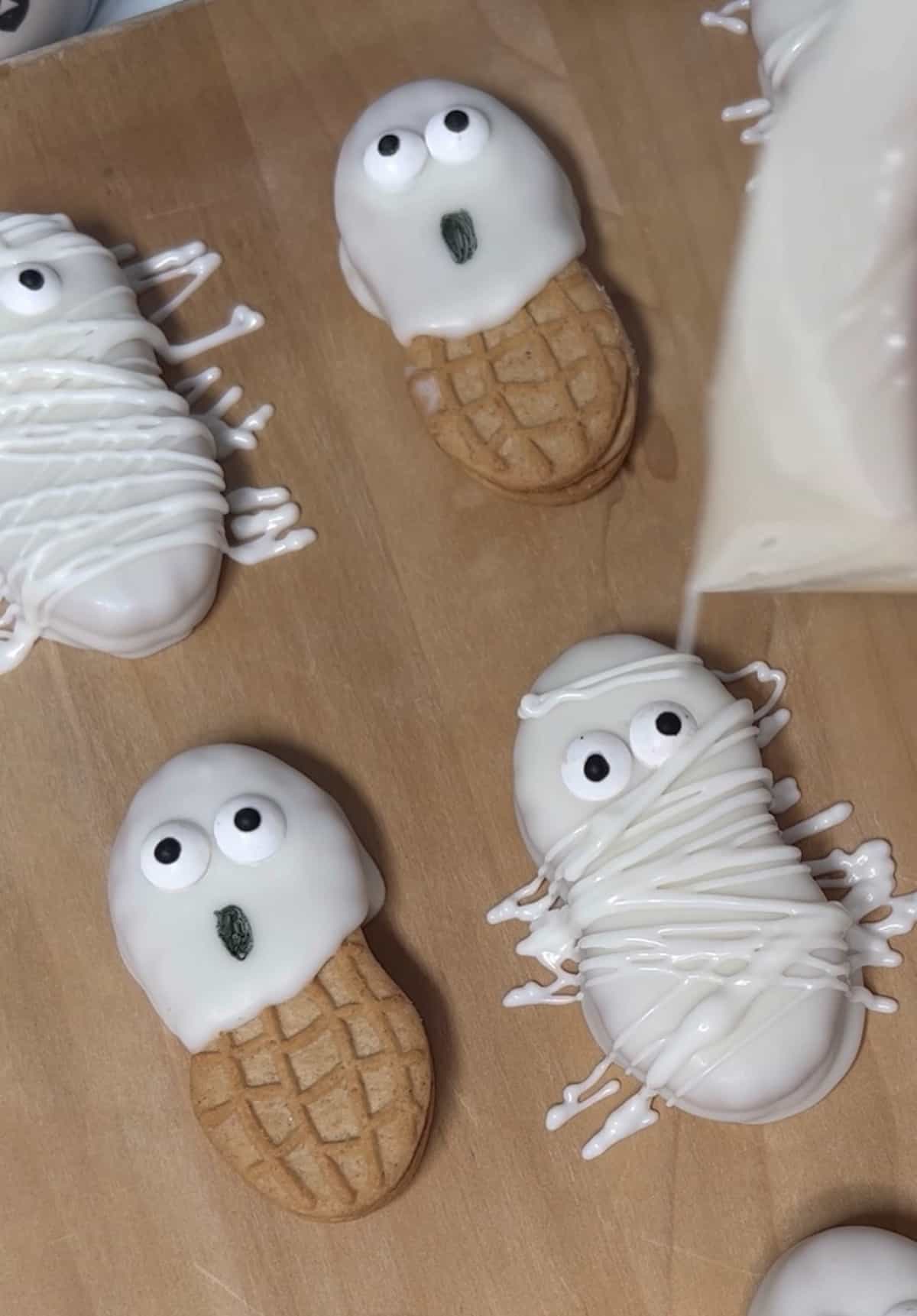 Drizzle white chocolate on cookies.