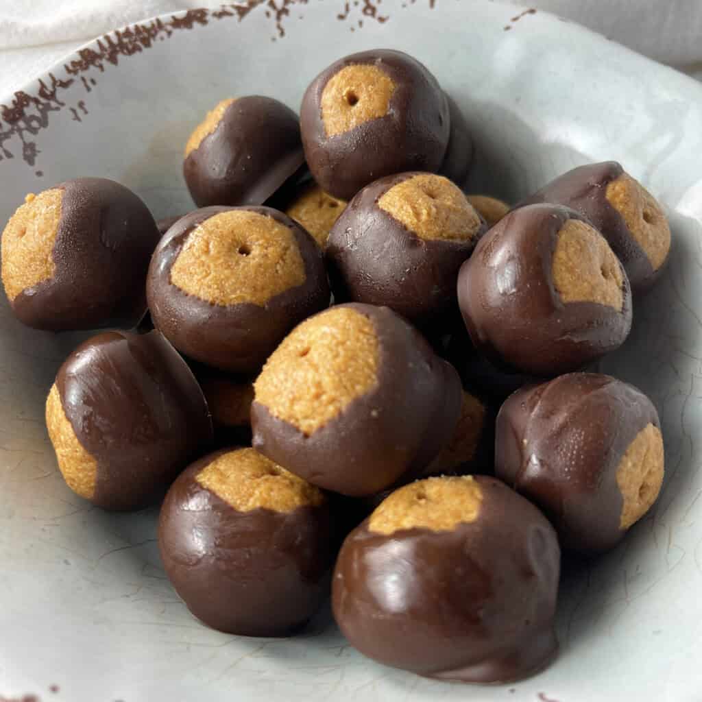 Low carb keto healthy buckeye peanut butter balls.